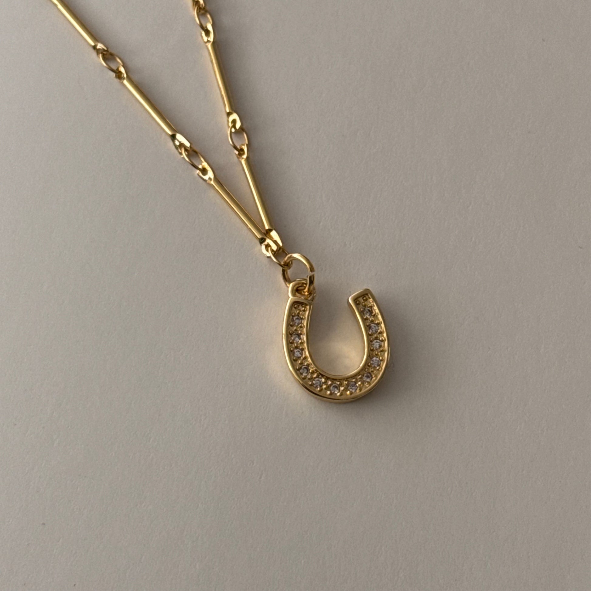 Collar herradura circones